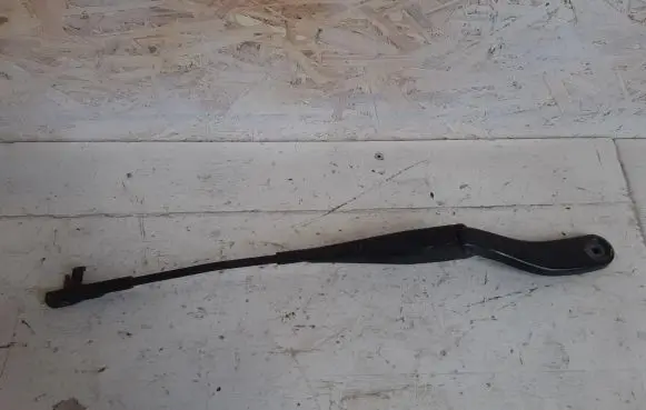 Volvo V50 Front wiper blade arm 30698249