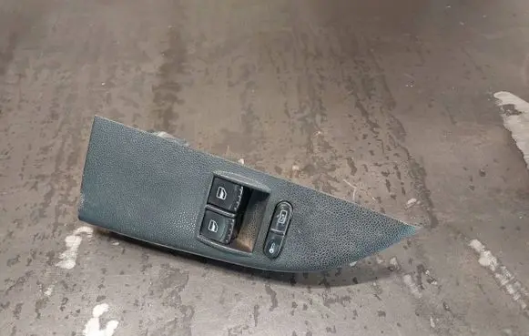 Skoda Fabia Mk1 (6Y) Electric window control switch 1J3959857A