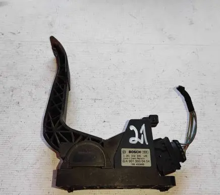Mercedes-Benz Vito Viano W638 Accelerator throttle pedal A9013000404 0281002335