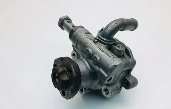 Volkswagen Golf IV Power steering pump 1J0422154B