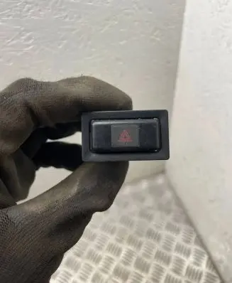 Toyota RAV 4 (XA10) Hazard light switch tr8801
