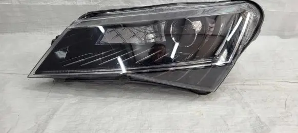 Skoda Superb B8 (3V) Headlight/headlamp 3V1941015B 1ZS01193925