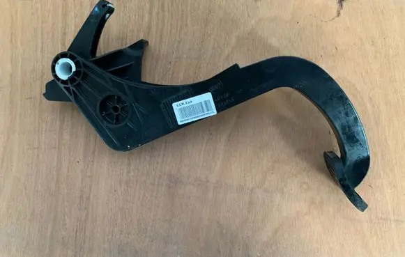 Peugeot Boxer Clutch pedal 2582501047