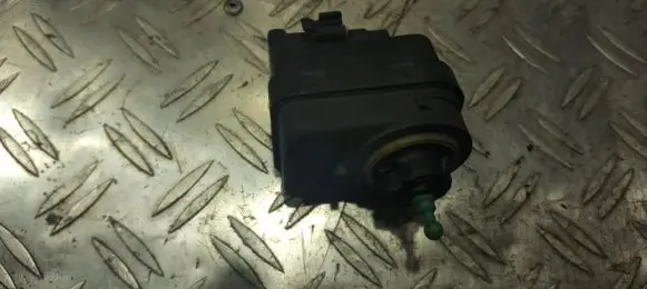 Headlight level adjustment motor