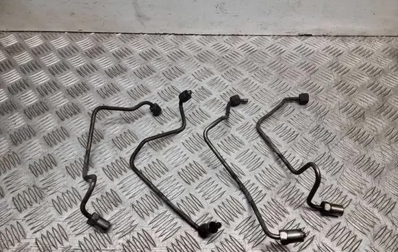 Toyota Avensis T250 Fuel injector supply line/pipe 