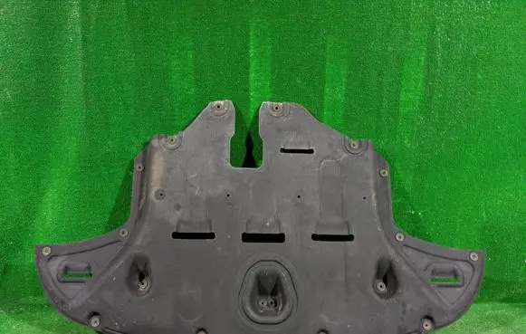 Hyundai Tucson TL Engine splash shield/under tray