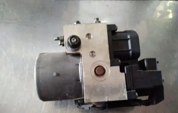 KIA Sorento ABS Pump 589103E310 0130108102 0273004660