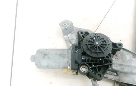 Renault Espace III Front door window regulator motor 0130821630 190483-000