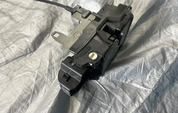 Volvo S60 Rear door lock 31462447