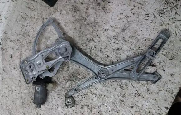 Mercedes-Benz E W210 Front door window regulator with motor