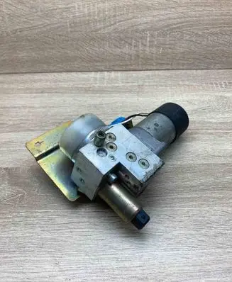 BMW 7 E65 E66 Tailgate hydraulic pump motor 7015009 HB70087002