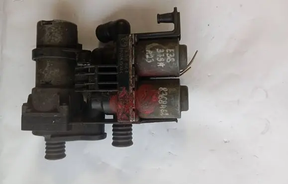 BMW 7 E38 Coolant heater control valve 8368462 147412118 0392020040