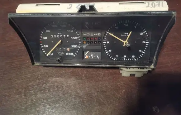 Volkswagen Golf II Speedometer (instrument cluster) 193919059