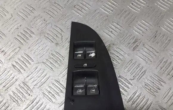 Seat Leon (1P) Front door window switch trim 1P0959857