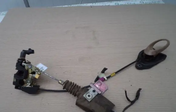 Ford Taurus Front door lock