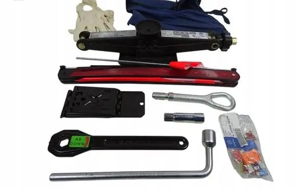 Mercedes-Benz B W245 Wheel nut wrench A2215810001