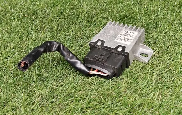 Audi Q7 4L Fuel injection pump control unit/module 4F1906093C