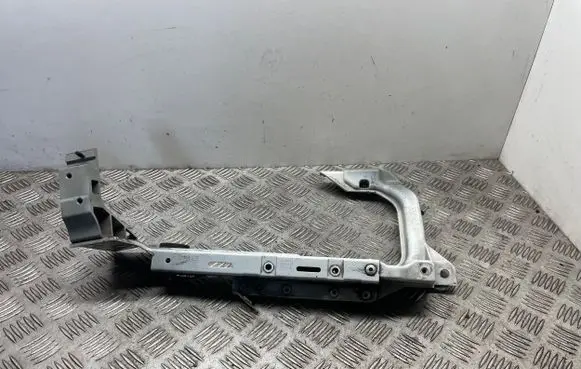 Headlight/headlamp mounting bracket