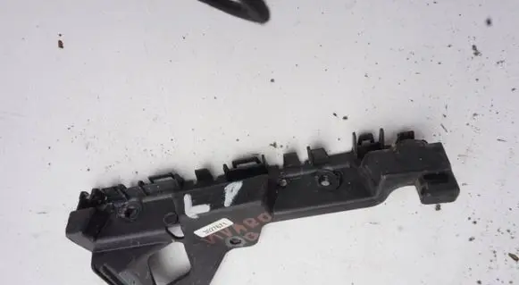 Opel Vivaro Front bumper mounting bracket