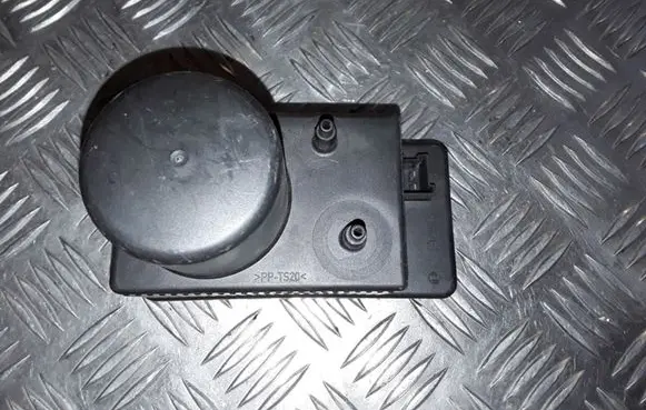 Mercedes-Benz E W211 Central locking vacuum pump 2038000048