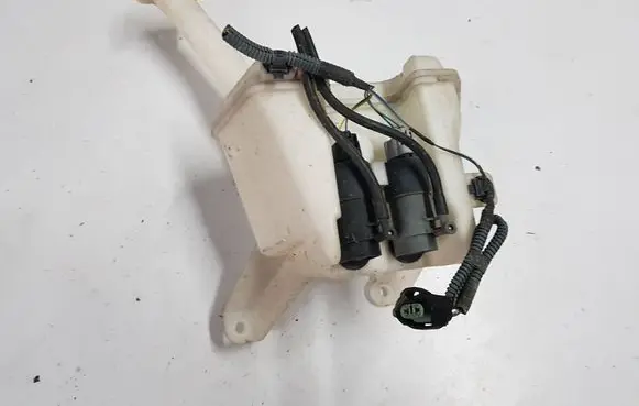 Toyota Yaris Windshield washer fluid reservoir/tank 