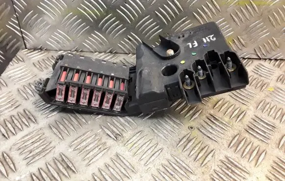 Mercedes-Benz E W211 Fuse box set 2119820402 A2119820402