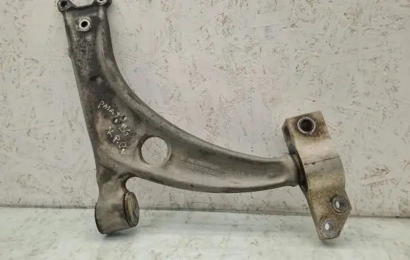 Volkswagen PASSAT B6 Front lower control arm/wishbone 3C0407153B