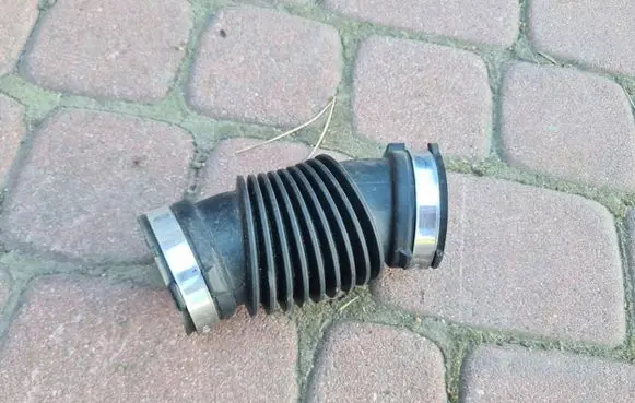 Renault Captur II Air intake duct part 165750995R