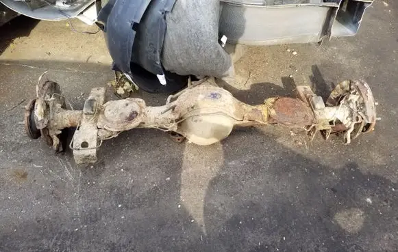 Mitsubishi Pajero Sport I Rear axle beam with reductor 