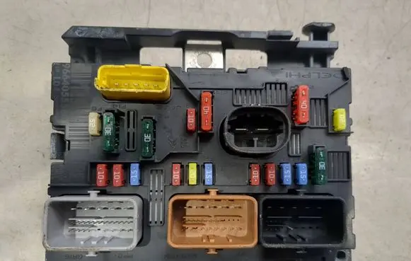 Citroen C3 Fuse module 9664055580