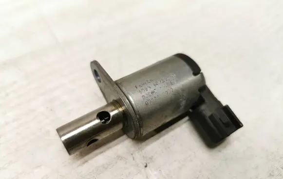 Volvo XC60 Camshaft vanos timing valve 6G8N6D255 G01111032