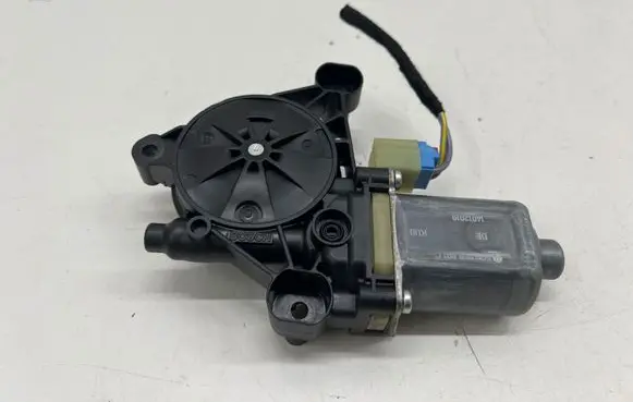 Audi Q3 F3 Front door window regulator motor 5Q0959801C