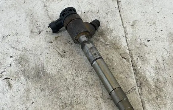 Opel Insignia B Fuel injector 0445110713