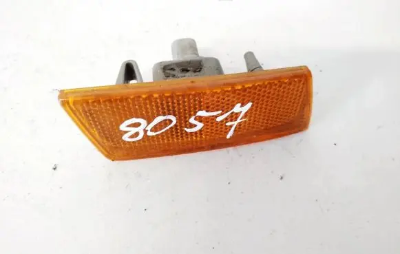 Chrysler 300 - 300C Front reflector a00158622e