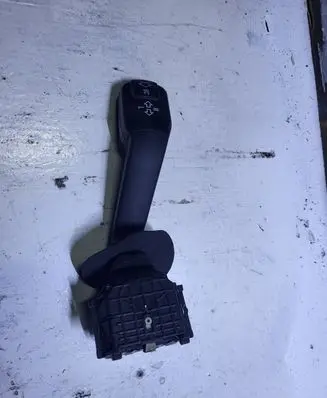 BMW 5 E39 Indicator stalk 8352172