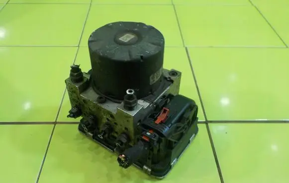 Volkswagen Caddy ABS Pump 7E0614517L