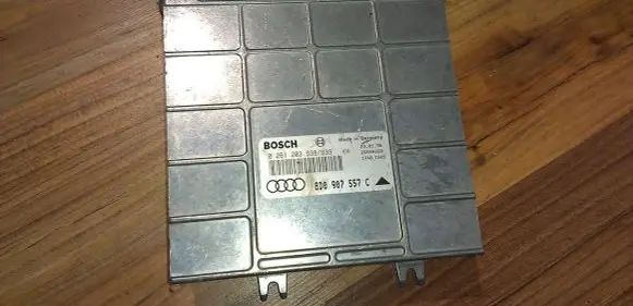 Audi A4 S4 B5 8D Engine control unit/module 0261203939 8d0907557c