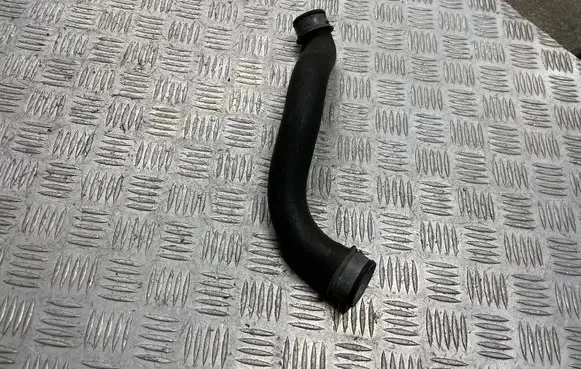 Mercedes-Benz E W212 Engine coolant pipe/hose A2045011582