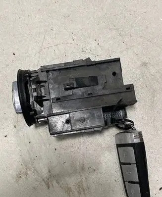 Volkswagen PASSAT B7 Ignition lock 3C0905843