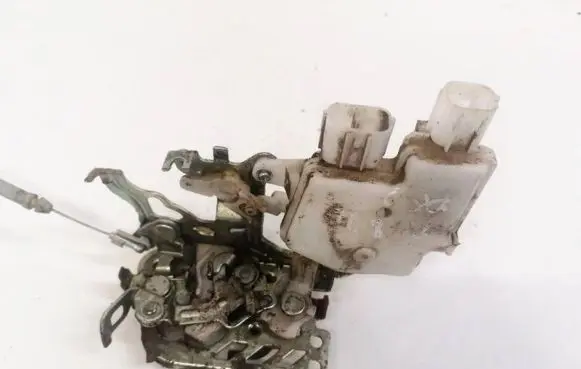 Subaru Legacy Front door lock