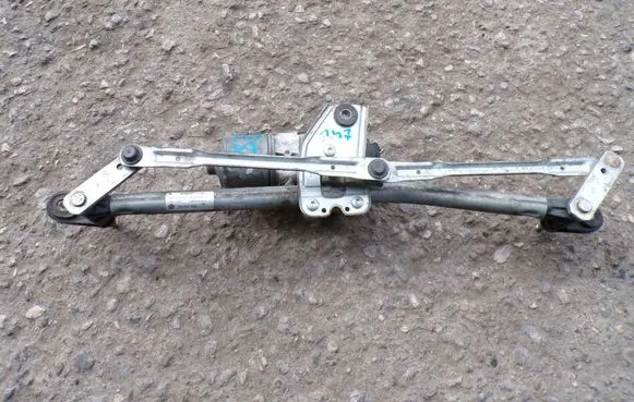 Front wiper linkage