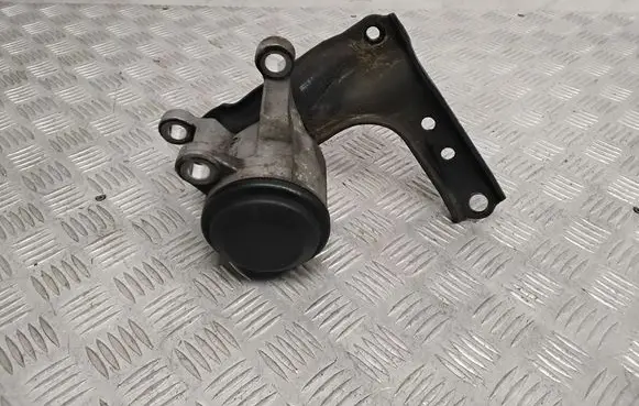 Nissan Murano Z51 Engine mount bracket