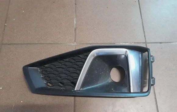 Audi A4 S4 B9 8W Front bumper lower grill 8W0807682B