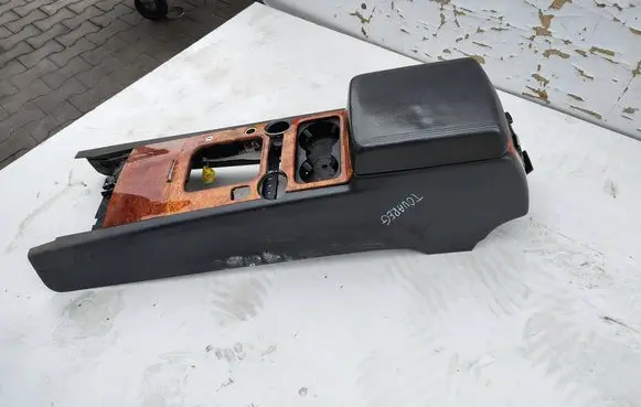 Volkswagen Touareg I Glove box central console 
