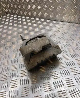 Volkswagen Touran I Engine mount bracket 1K0199262