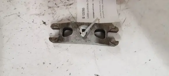 Volkswagen Golf VI Fuel Injector clamp holder 03L216