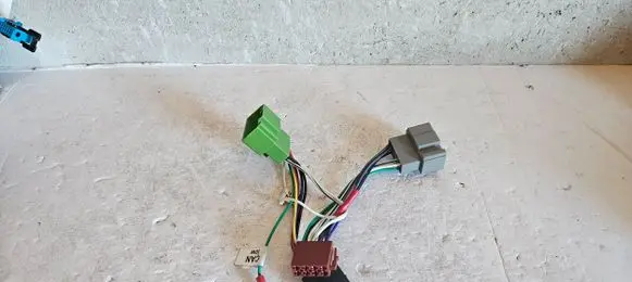 Volvo V70 Sound system wiring loom CANLOW CANHIGH EUROISO
