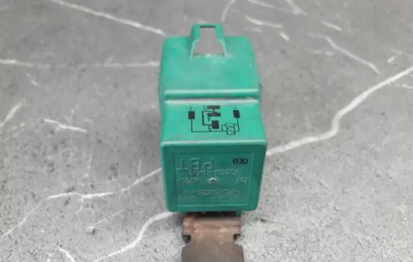 Ford Fiesta Fuel pump relay 94fg13a025ab