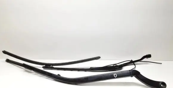 Front wiper blade arm