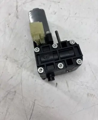 Steering wheel axle set
